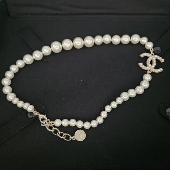 Glamorous Pearl Beaded Chain with Coin Detail - Picture 4 of 6